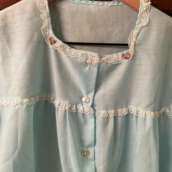 VTG Button front Light Blue lace trim pajama top. No size or brand tag - Picture 3 of 6